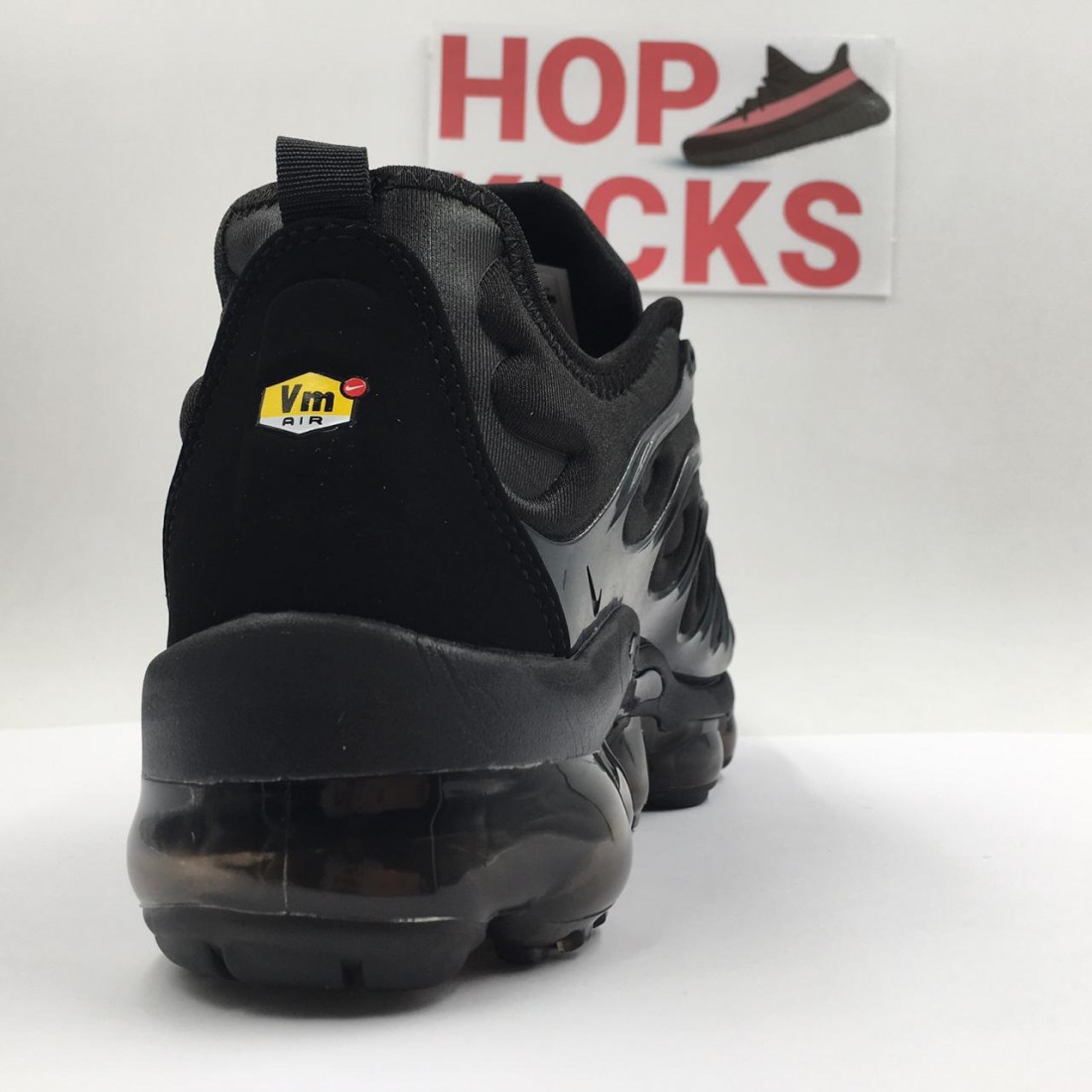 vapormax triple black footlocker